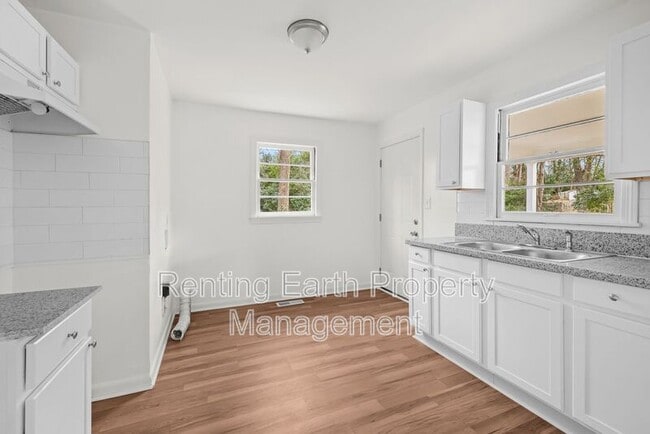 Building Photo - 933 T St