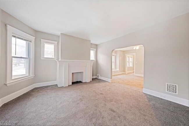 Building Photo - 2016 W 85th St