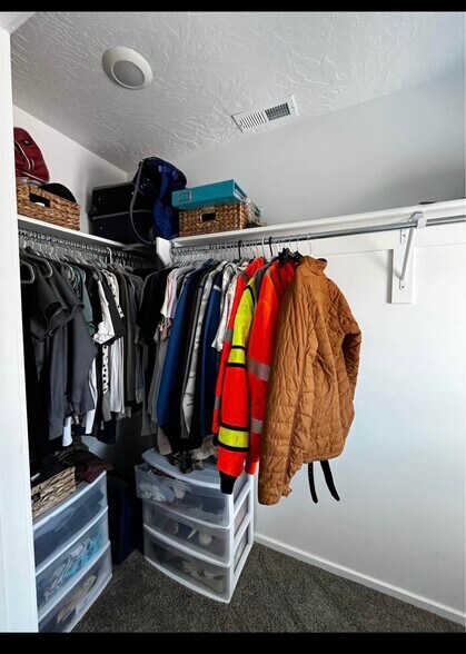 Building Photo - 3182 E Elkhorn Ln