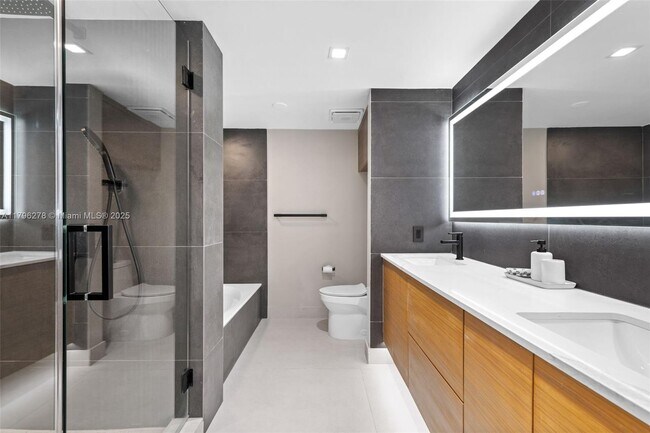 Building Photo - 3610 Yacht Club Dr