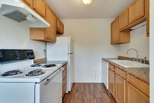 Building Photo - 6808 N Richmond Ave