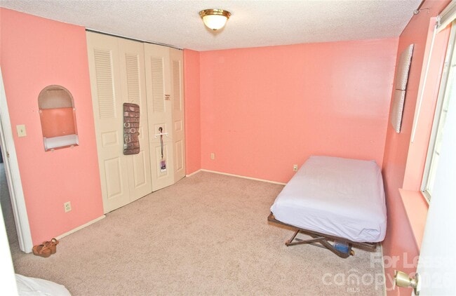 Building Photo - 1635 Van Dyke Dr