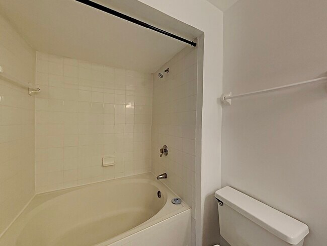 Building Photo - 490 N Pin Oak Pl