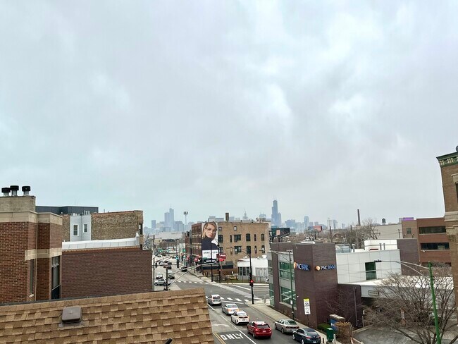 Building Photo - 2427 N Clybourn Ave