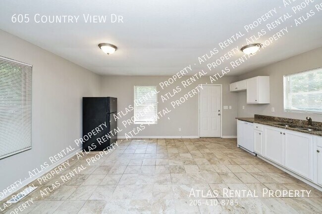 Building Photo - 605 Country View Dr NE