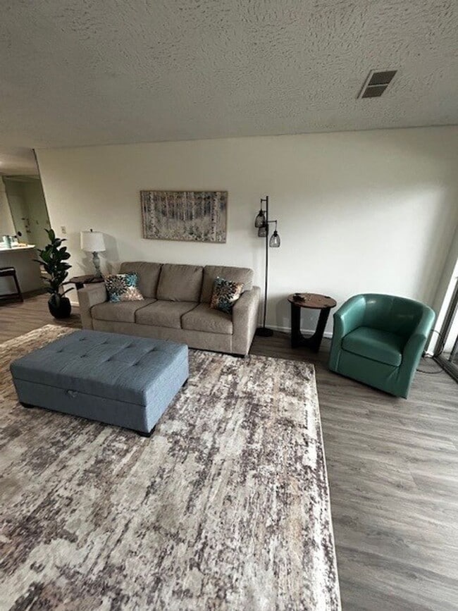 Building Photo - Beautiful Condo on the Boise Bench