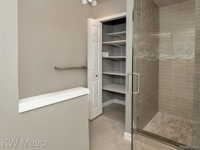 Building Photo - 516 Newburne Pointe