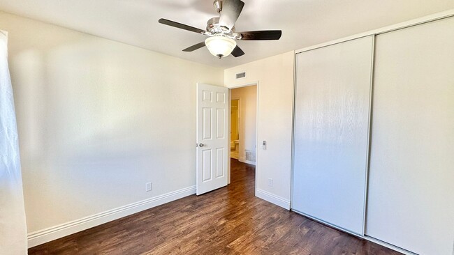 Building Photo - Beautifully Updated & Remodeled Upstairs C...