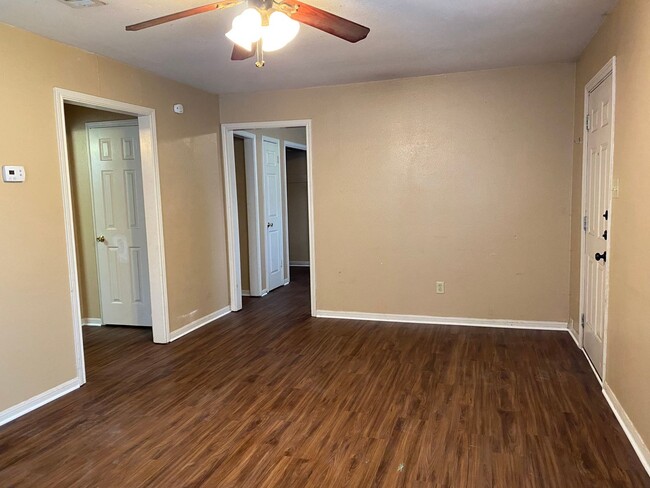 Building Photo - 2 BEDROOM, 2 BATH CENTRAL BELTON