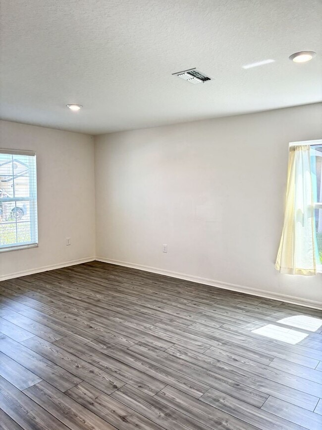 Building Photo - Your Dundee 4Beds/2Baths dream home – conv...