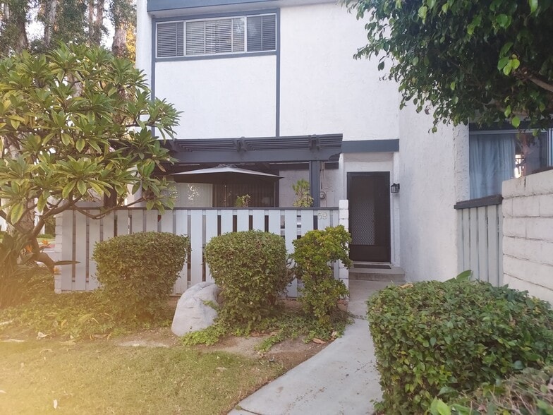 Building Photo - 2100 W Palmyra Ave