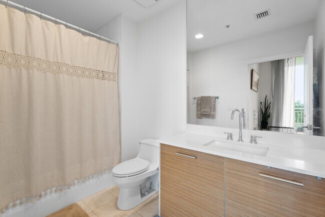 Building Photo - 480 Hibiscus St