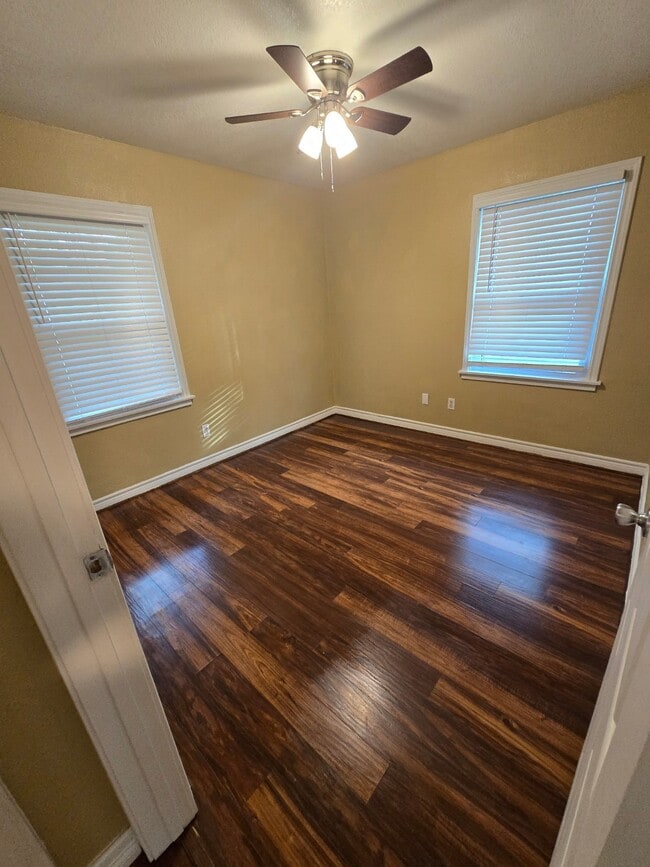 Building Photo - 833 Magnolia St