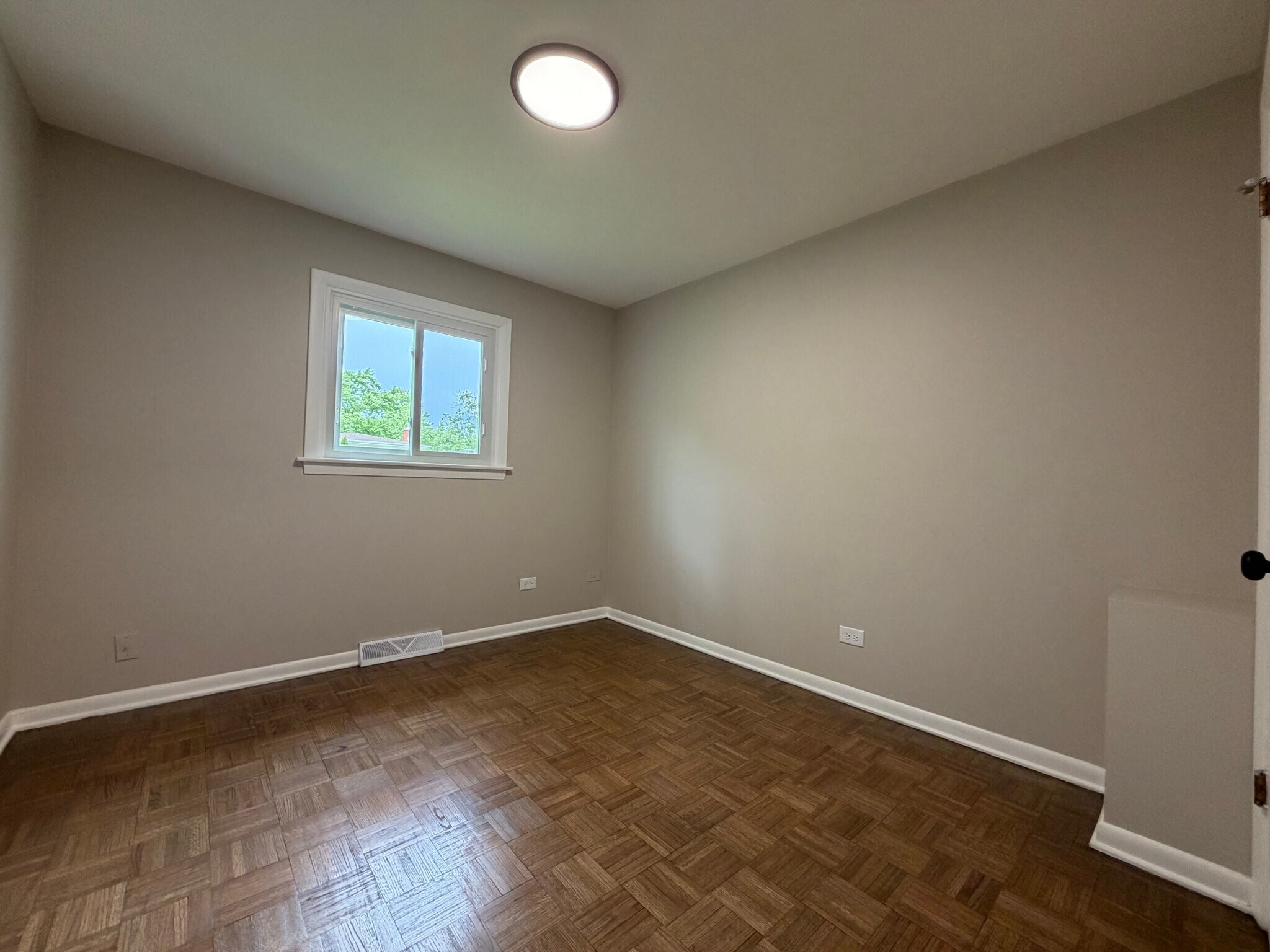 Building Photo - 705 W Fitzhenry Ct