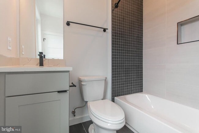 Building Photo - 437 N 35th St