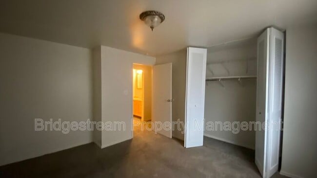 Building Photo - 105 Bedford Farm Cir