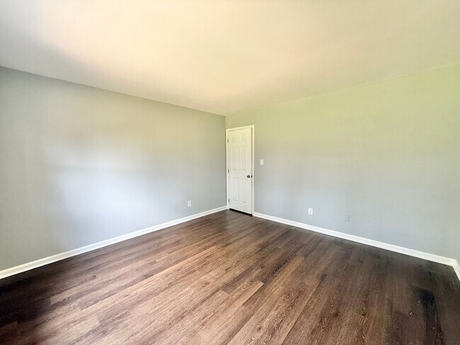 Building Photo - Recently Remodeled 3BD, 2.5BA Raleigh Town...