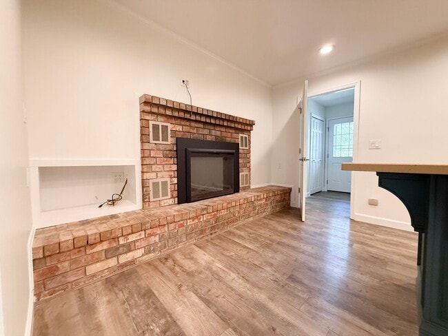 Building Photo - Private 5-Bedroom Dream Home with Creek, Pond & 3 Levels of Living Space