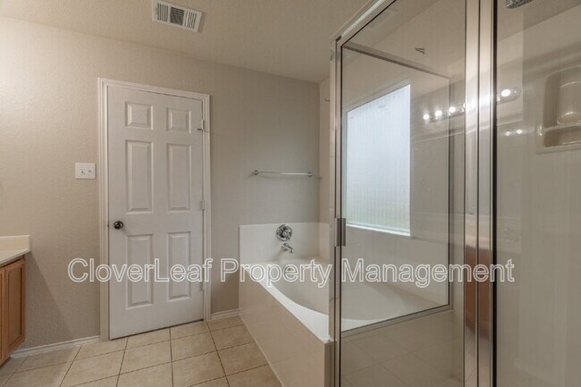 Building Photo - 2424 Dimmitt Dr