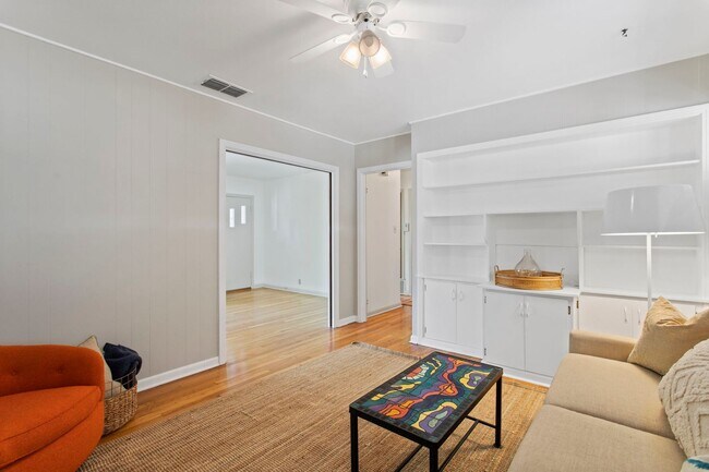 Building Photo - CONTEMPORARY HOME IN ALAMO HEIGHTS