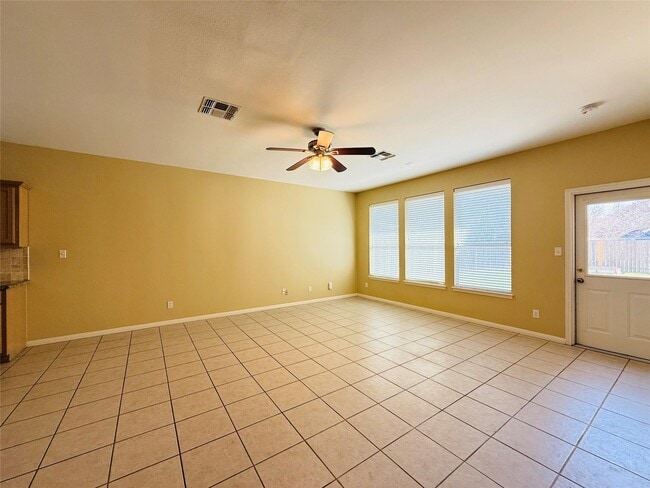 Building Photo - 211 Riata
