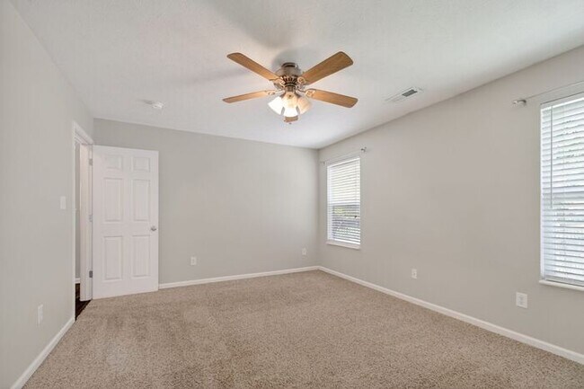 Building Photo - Walk to Parks, Trails & Local Attractions in Prime Fishers Location