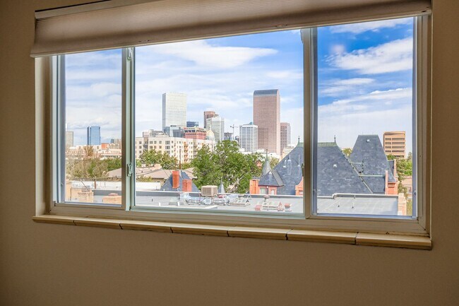 Building Photo - Sunny 6th-Floor Condo at Penn Towers – Rig...