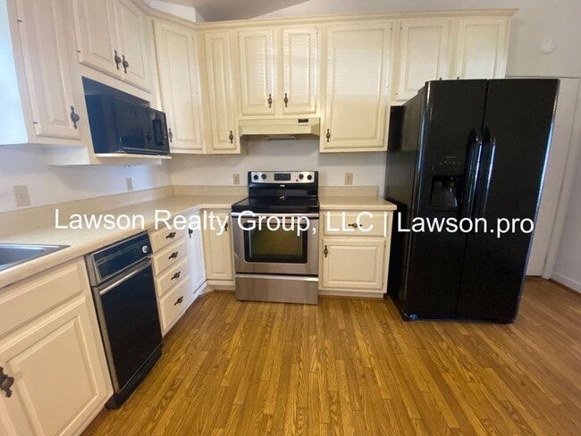 Building Photo - Spacious Hollins Four Bedroom w/ Finished Basement