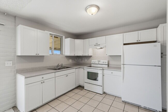 Building Photo - 210 S Alandale Pl