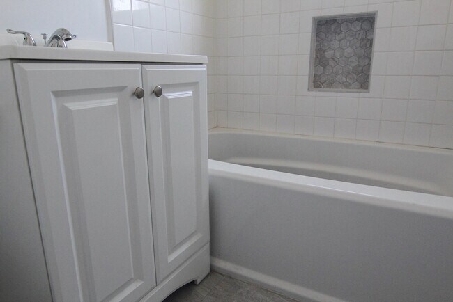 Building Photo - 9217 Alcott St