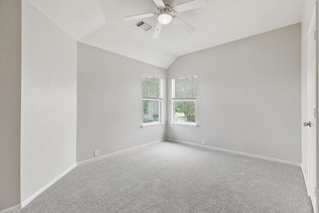 Building Photo - Spacious 4 BR/2.5 bath home in Iron Horse ...