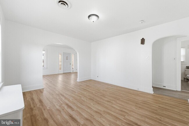 Building Photo - 140 Maddock Ave