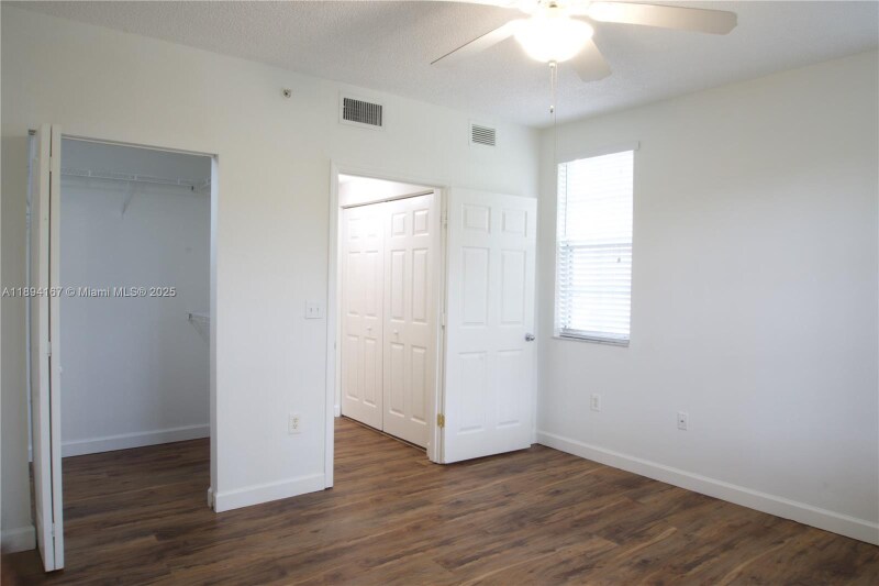 Building Photo - 2440 E Preserve Way