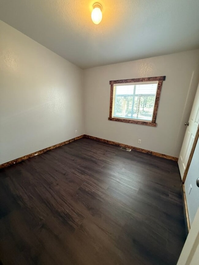 Building Photo - Newly Remodeled Home - Fully Fenced and Gated