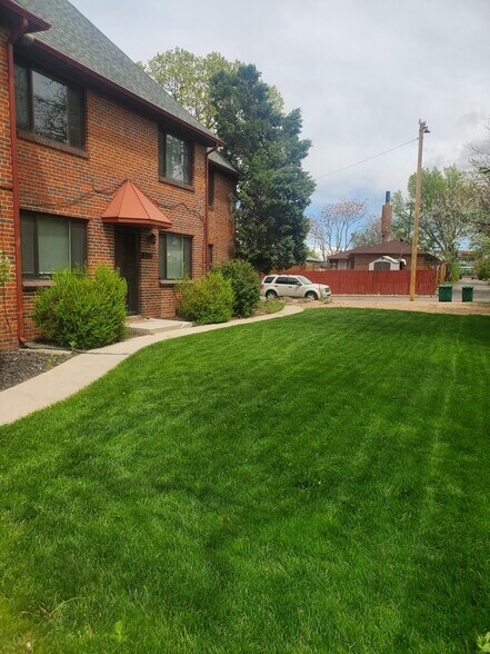 outside front - 3335 N Harrison St