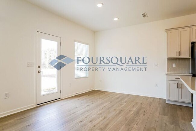 Building Photo - Stylish End-Unit Townhome with Patio & One Car Garage  – Crescent Mills, Clayton