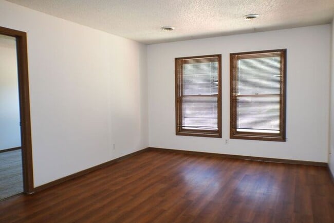 Building Photo - $1,195 | 2 Bedroom, 2 Bathroom Apartment |...
