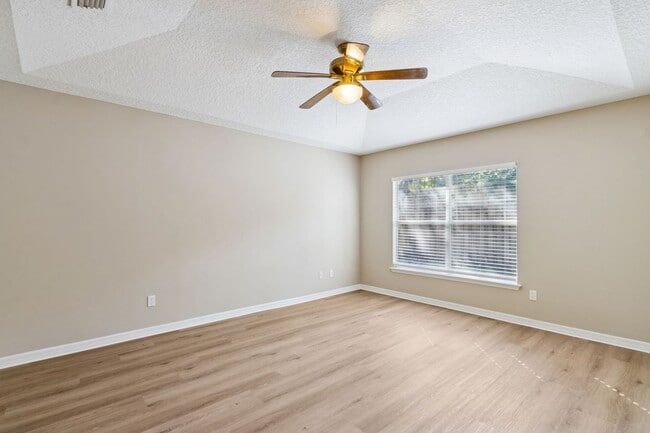 Building Photo - Central Island, 4 Bedroom + Office