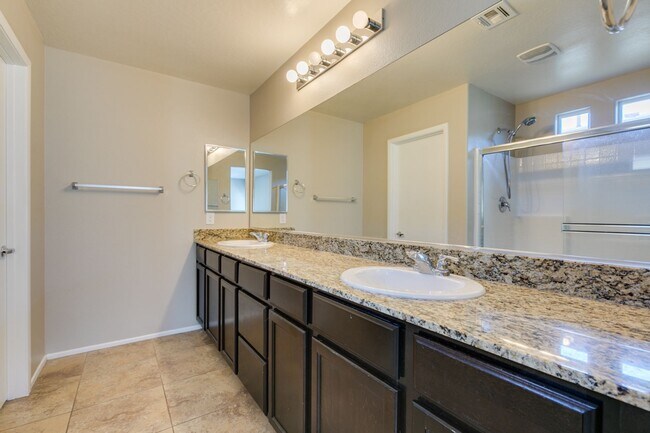Building Photo - Spacious Townhouse with Loft & Rare 3-Car Garage!