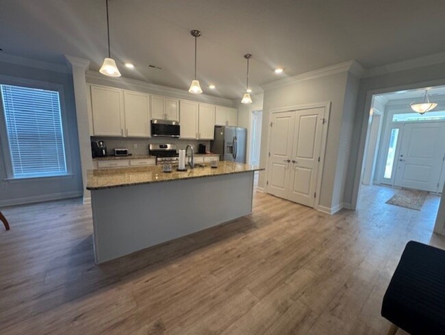 Building Photo - Immaculate Four Bedroom Home in Joliff Lan...