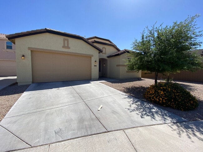 Building Photo - 2 Week Free Rent - Chandler Gem!