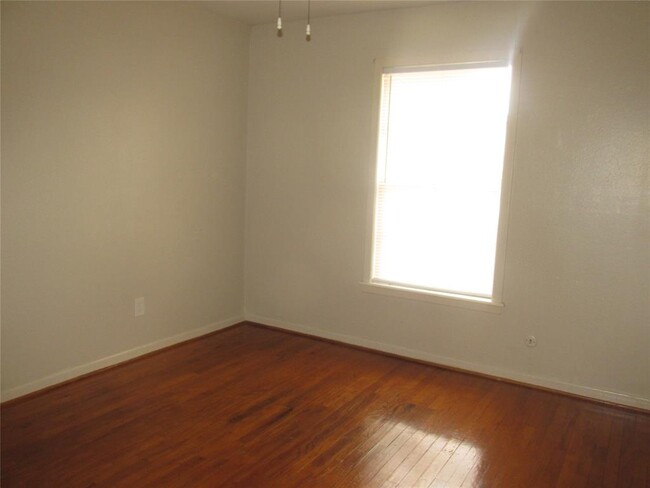 Building Photo - 1018 Rosepoint Dr