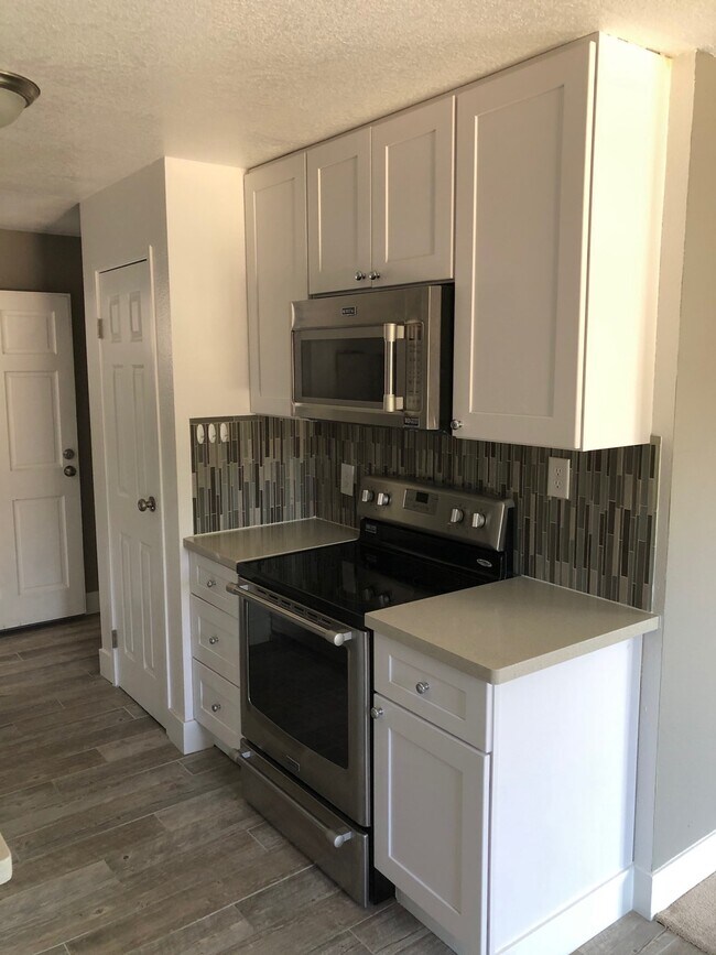 Building Photo - 1547 Delucchi Lane, Unit F