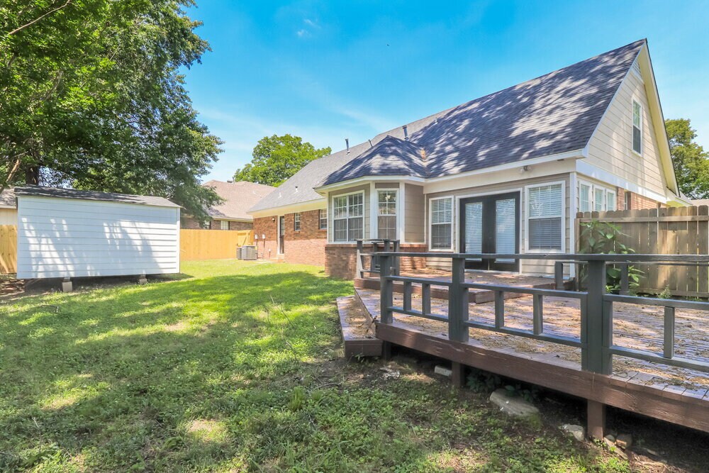 Building Photo - 1915 Pecan Grove Dr