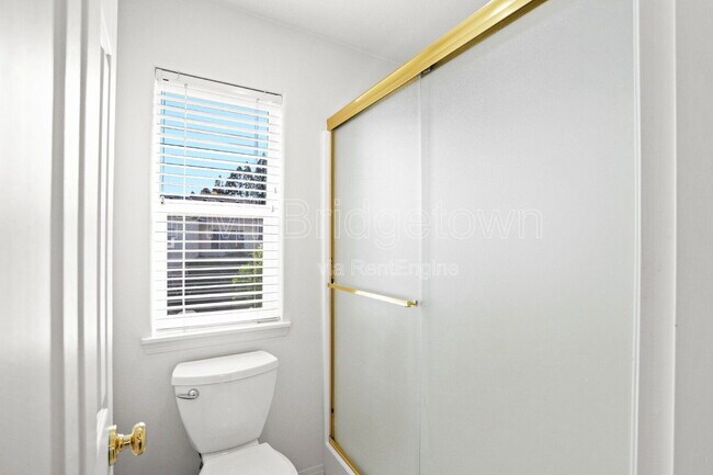 Building Photo - 2136 NE 13th Ave