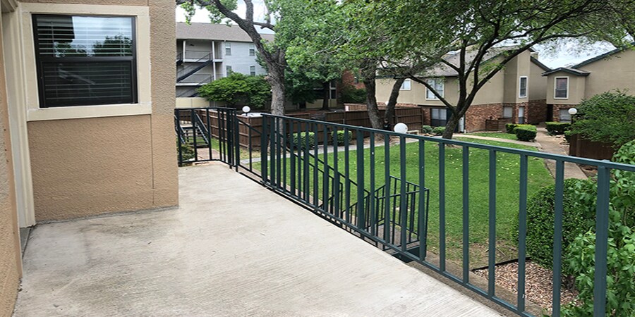 Large balcony by front door - 6723 Eastridge Dr