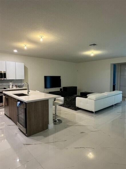 Building Photo - 10376 NW 76th Ter