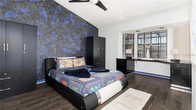 Building Photo - 10438 St Tropez Pl