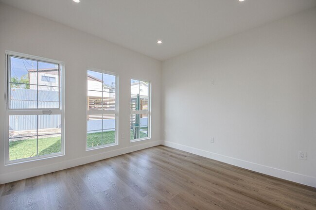 Building Photo - Luxury Living with Massive Private Yard in Downtown Burbank!