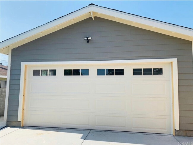 Garage - 315 E Olive Ave